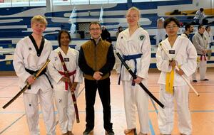 Les meilleurs espoirs ceintures : jaune, bleue, rouge et noire.